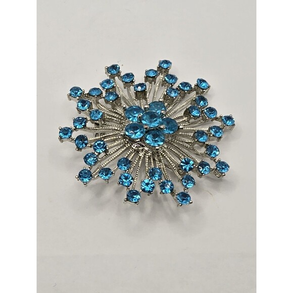 Vintage Silver Tone Brooch with Blue Crystals Starburst Vintage Rhinestone Round - Picture 4 of 8